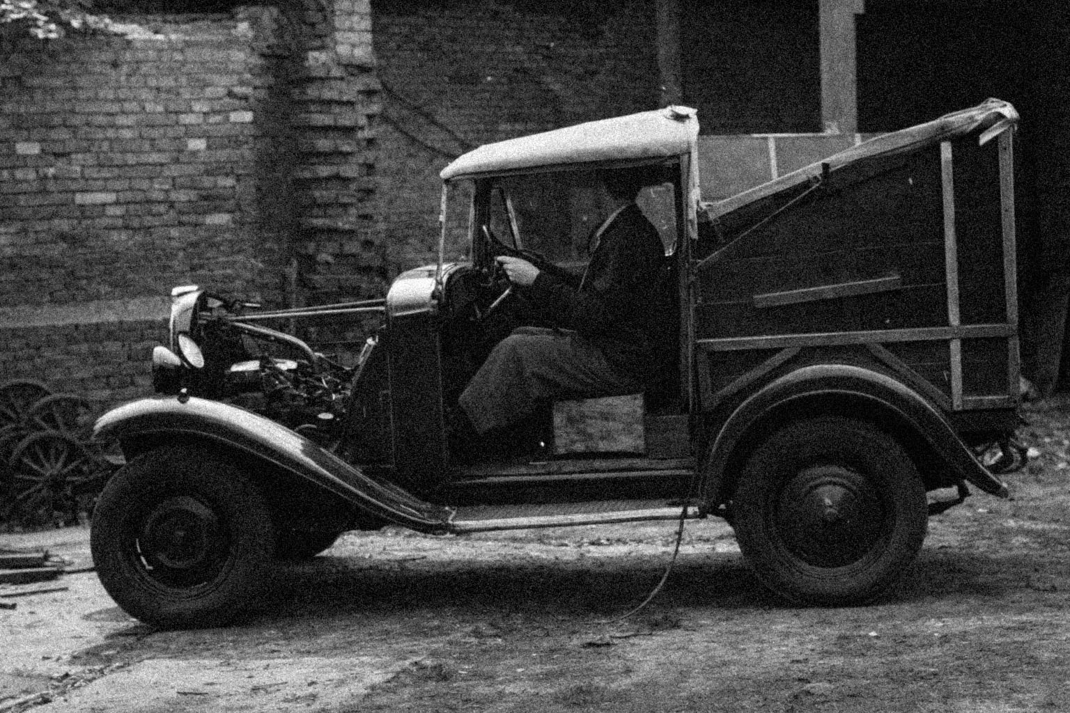 Erstes Auslieferungsfahrzeug