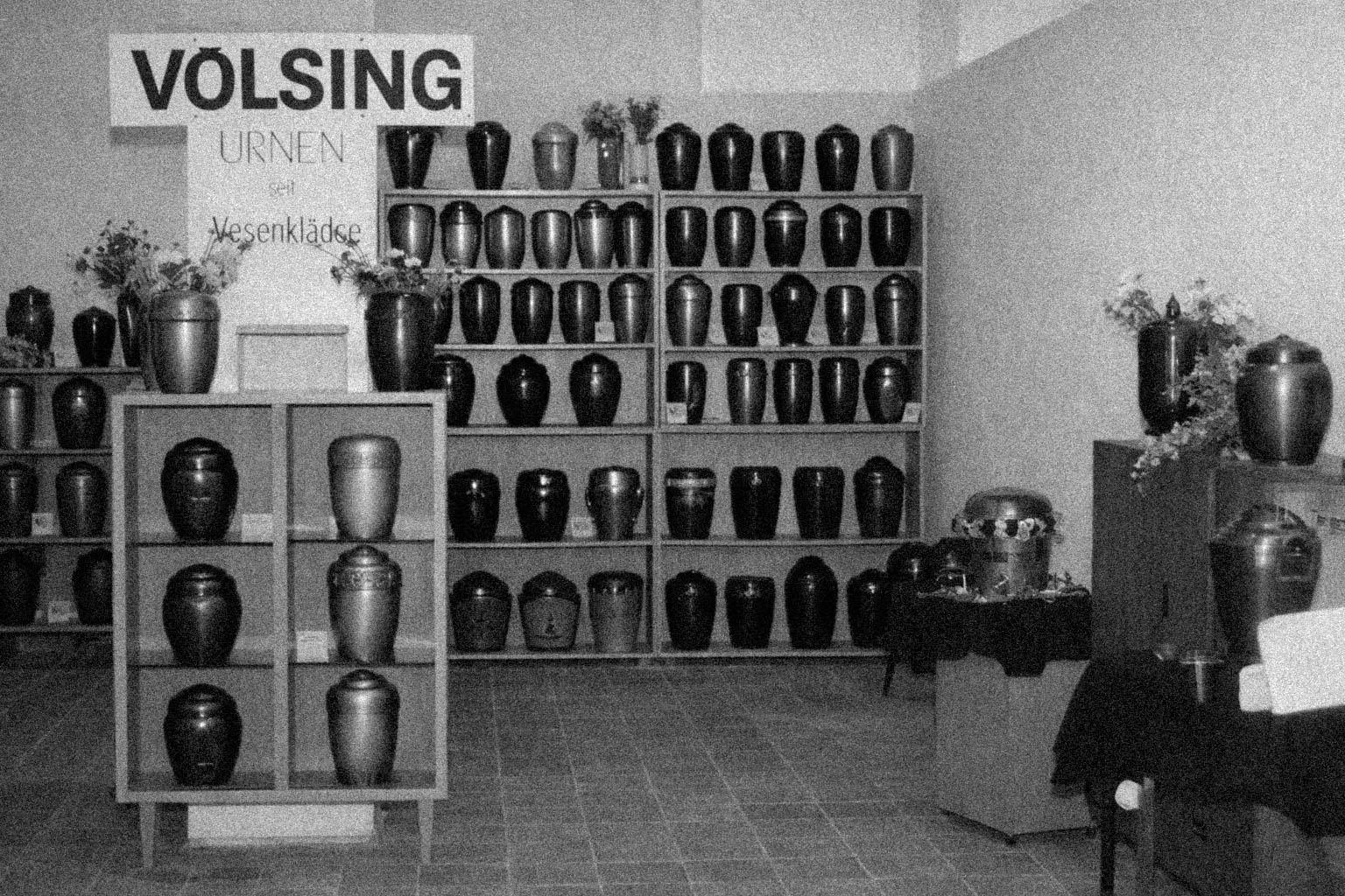 Präsentation der Urnen auf der BEFA